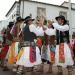 Danza masculiña a base de paus perfectamente sincronizados